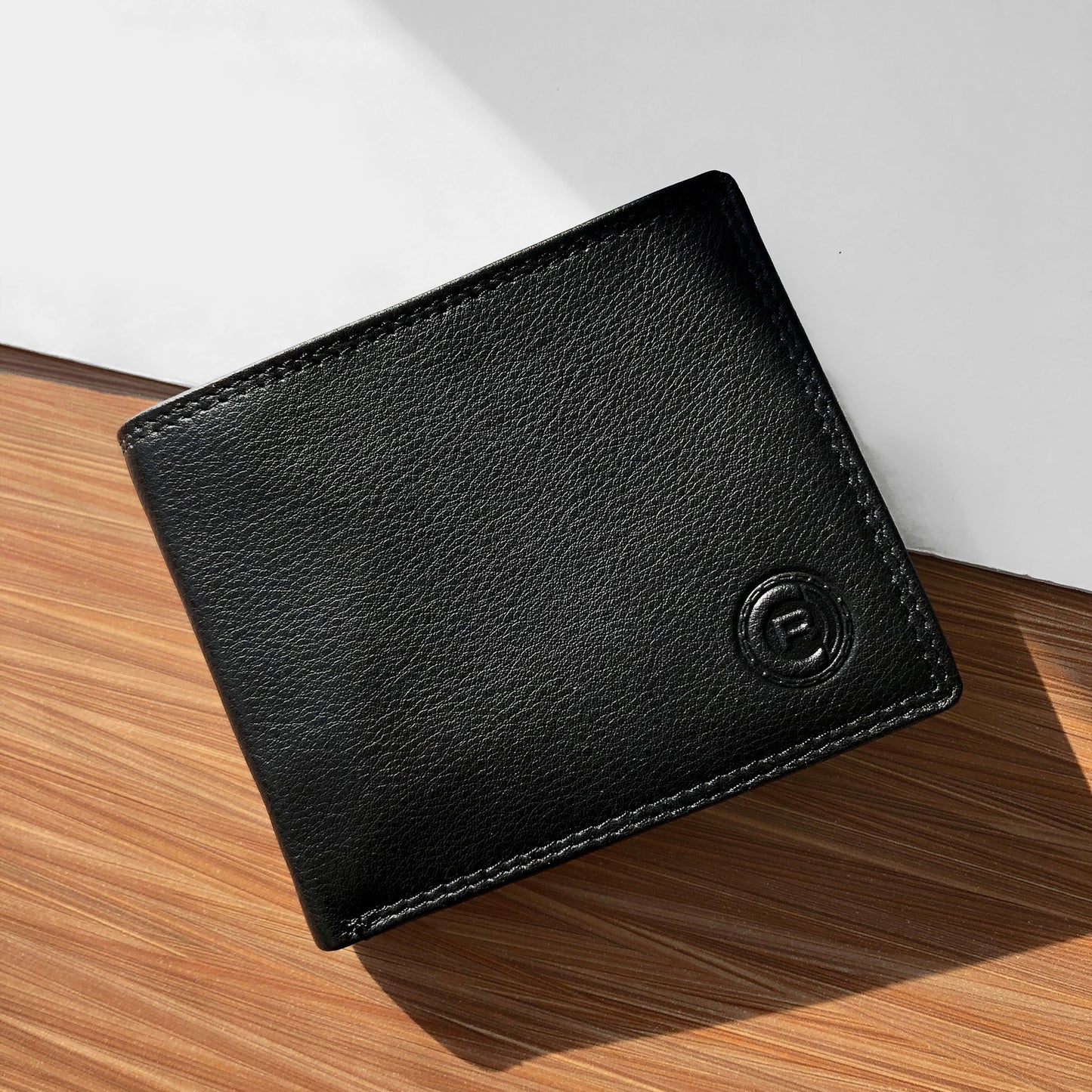 Men's Slimfold Wallet with Center Wing